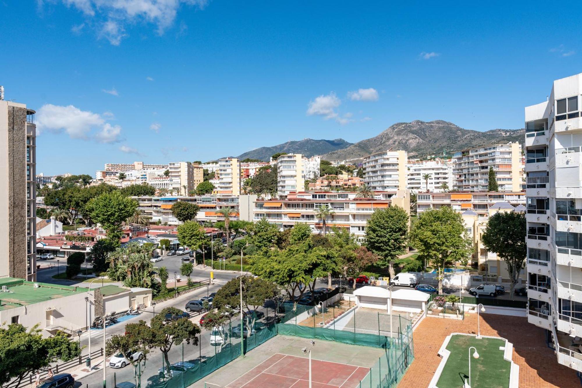トレモリノスTropico Carihuela View & Parkingアパートメント エクステリア 写真