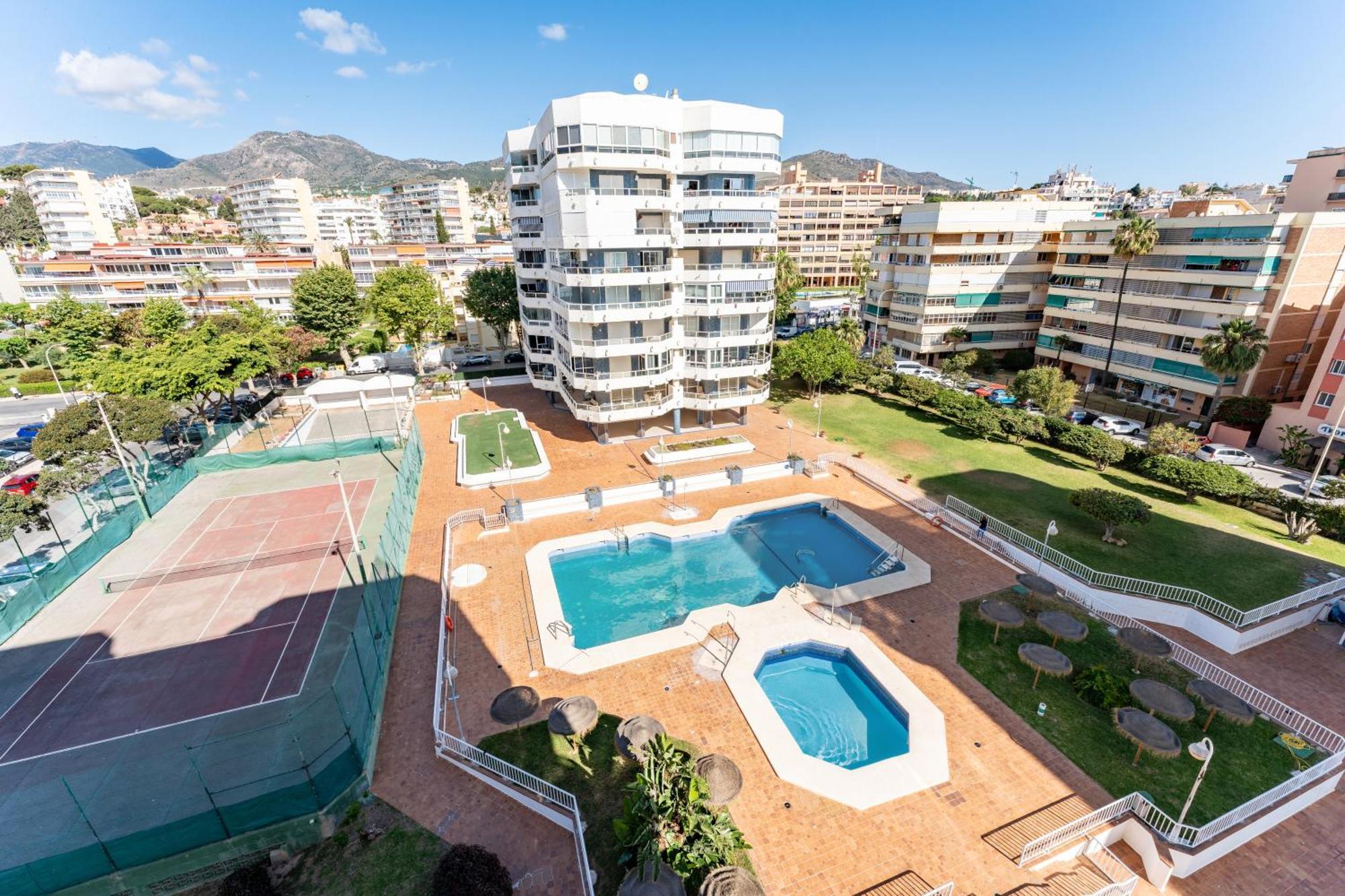 トレモリノスTropico Carihuela View & Parkingアパートメント エクステリア 写真