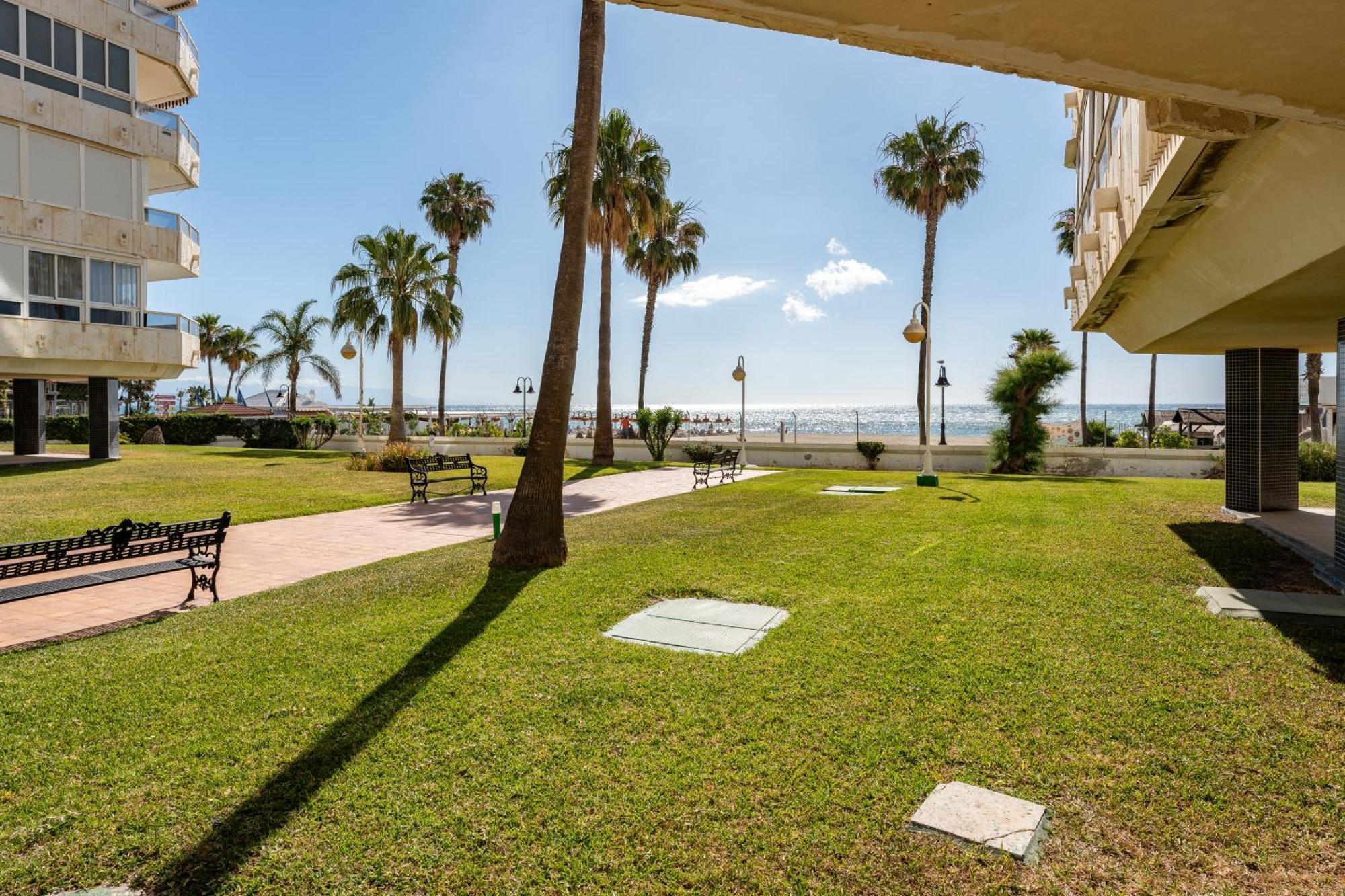 トレモリノスTropico Carihuela View & Parkingアパートメント エクステリア 写真